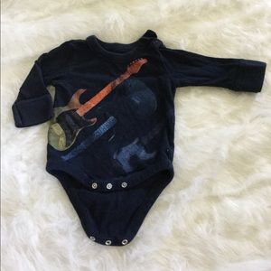 Baby Gap long sleeve onesie🎸🎉 HP🎸🎉🎊